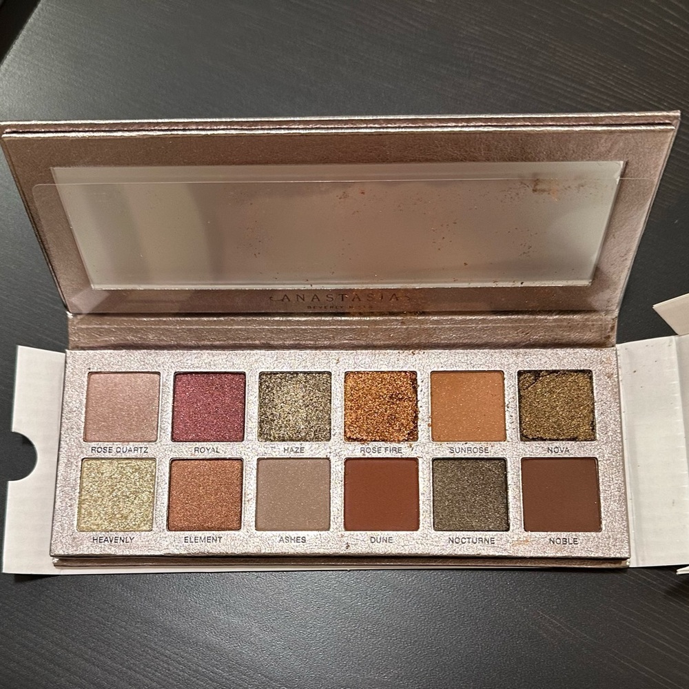 Anastasia Beverly Hills
Rose Metals Eyeshadow Palette